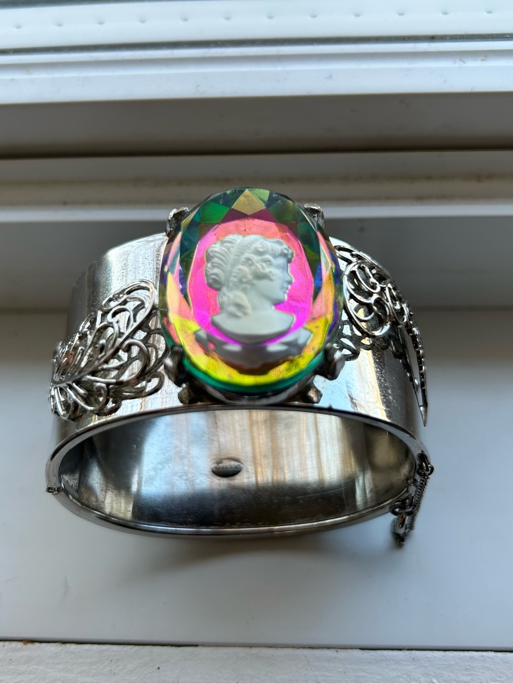 💜 Vintage Cameo Statement Bracelet